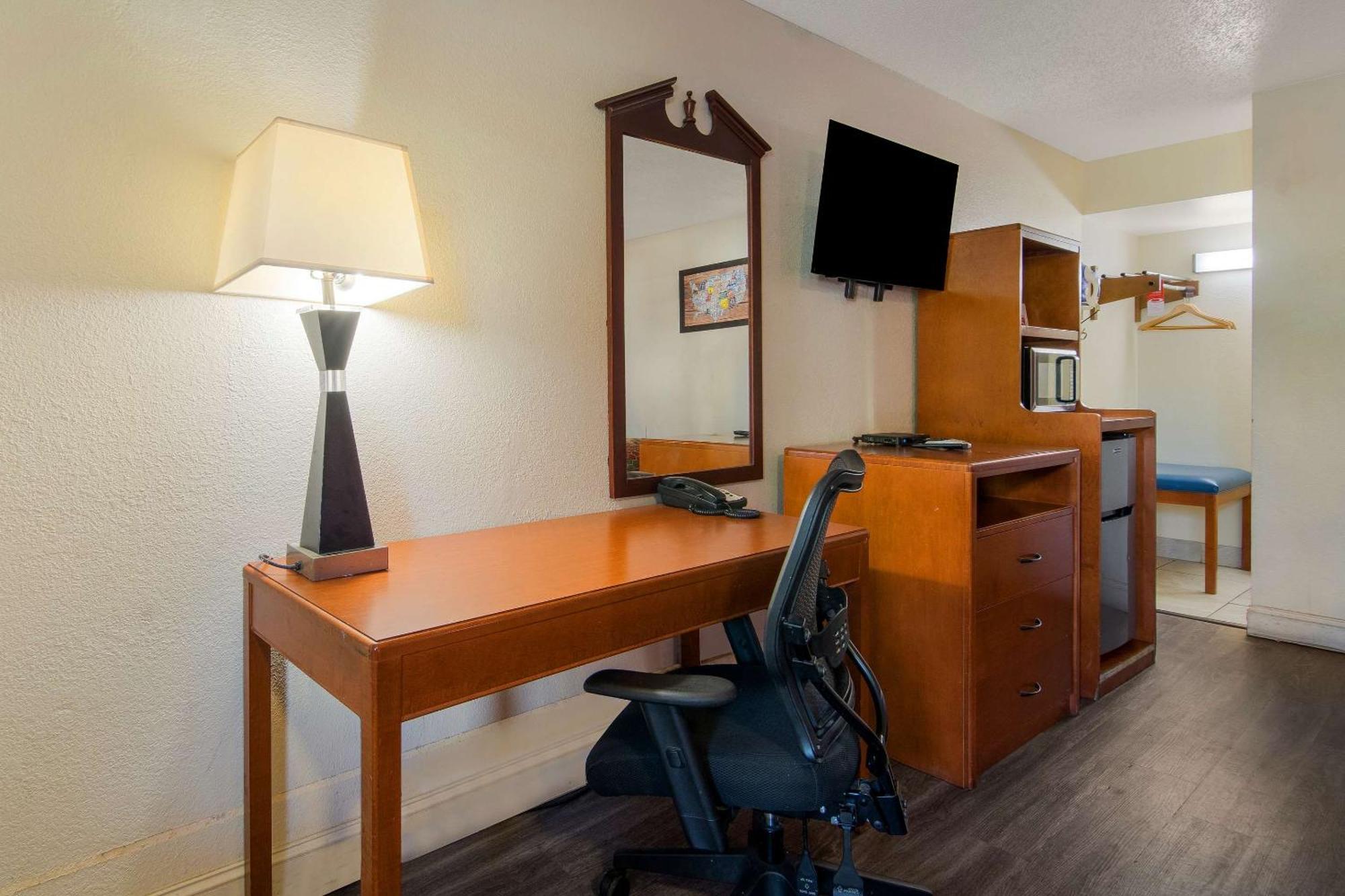 Econo Lodge Goldsboro Hwy 70 Экстерьер фото